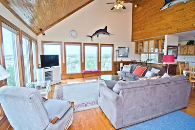 Image de Almond House, Oceanfront House in Emerald Isle, Nc!