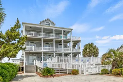 Image de Always N Season, Almost Oceanfront House in Emerald Isle, Nc!