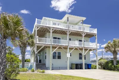 Image de An Emerald Breeze, Almost Oceanfront House in Emerald Isle, Nc!