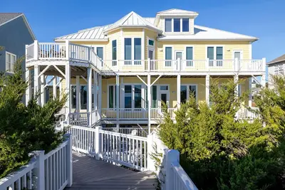 Image de Angel's Haven, Oceanfront House in Emerald Isle, Nc!