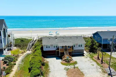 Image de At Anchor West, Oceanfront Duplex in Emerald Isle, Nc!