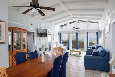 Image de Attitude Adjustment, Oceanfront House in Emerald Isle, Nc!