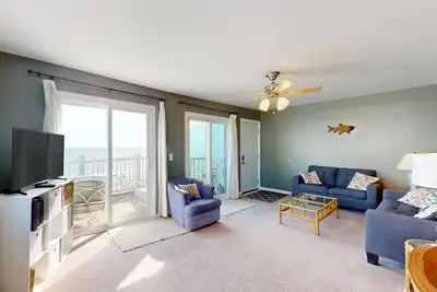 Image de Oceanfront condo with furnished balcony, washer/dryer, & central Ac