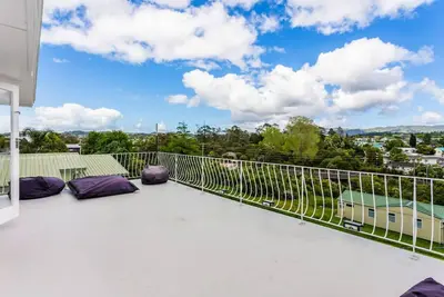 Image de Sunny Side Getaway with views and deck