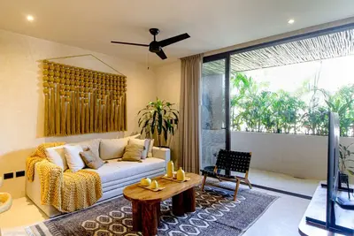 Image de Stunning penthouse with plunge pool, kitchenette, & W/D - great location