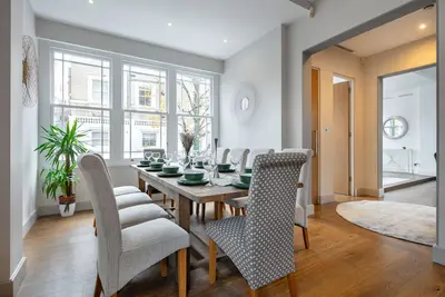 Image de *| Perfectly Splendid Triplex House in Chelsea |*\n