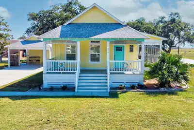 Image de Your Beach Retreat! ! ! Walk to Beach, Downtown, Restaurants and More! !