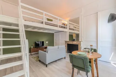 Image de Studio avec mezzanine à 150m du métro
