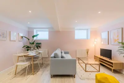 Image de Appartement rénové en demi sous-sol & hypercentre