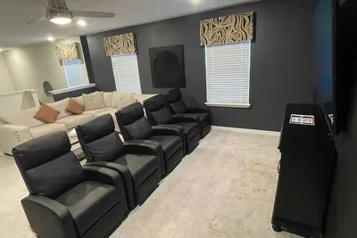 Image de Ref 81pf Stunning Villa own pool & movie room. Pet friendly