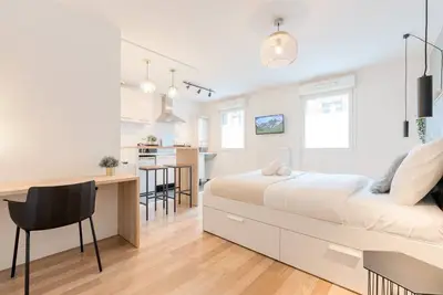 Image de Studio fonctionnel avec parking