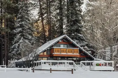 Image de Beautiful Chalet on Golf Course! Walk to Bear mountain ski resort