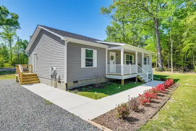 Image de Family-Friendly Home w/ Deck Near Colonial Beach!