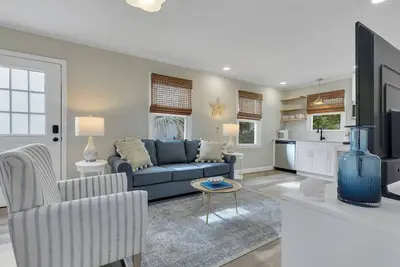 Image de Coastal 3bd Bungalow One Block from Scenic Walkway