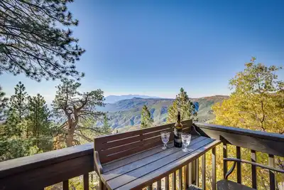 Image de Colorful Running Springs Cabin w/ Incredible Views