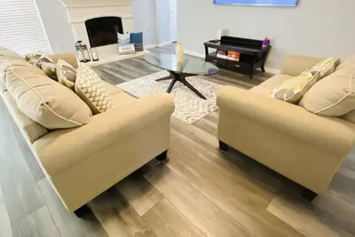 Image de Come relax at a private home at Walden on Lake Houston.