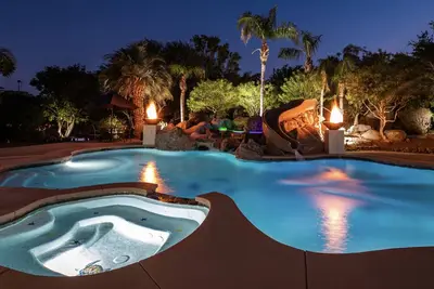 Image de Mega Villa: Exquisite Backyard Oasis + Endless Fun! Ev Charger ⭐️⭐️⭐️⭐️⭐️