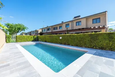 Image de Maison de vacances 'Emi' avec piscine partagée, Wi-Fi et climatisation