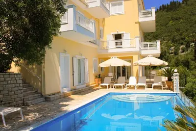 Villa 'Kyriaki' avec vue sur la mer, Wi-Fi et climatisation