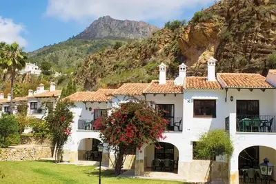 Image de Appartement 'Sunsea Village Vi' avec vue sur les montagnes, piscine partagée et terrasse privée