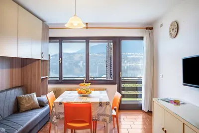 Image de Appartement 'Garden Alle Barche - Marina 7' avec vue sur le lac, jardin commun et Wi-Fi