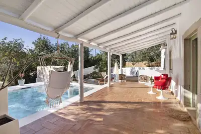 Image de Maison de vacances \"Almóada - Eclectic Boutique\" avec vue montagne, piscine chauffée privée et Wi-Fi