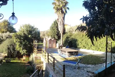 Image de Appartement 'La Liguria Tra Gli Ulivi 2' avec vue sur les montagnes, Wi-Fi et climatisation