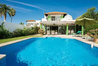 Image de La Puntilla, Luxury 3-bedroom, 3-bath home with private pool in Gated Beachfront