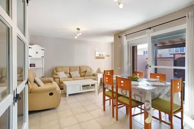 Image de Maison de vacances 'Velázquez' avec terrasse privée, Wi-Fi et climatisation