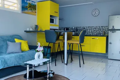 Image de Le Cocon de l'Oranger, Ă 2 minutes de la plage dans un lieu calme et serein.
