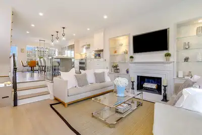 Image de Entire Riverside and Parkside Home in the Heart of Old Town, with Parking!