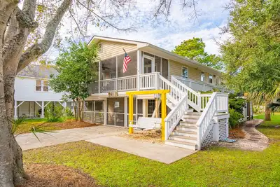 Image de 2 Incredible Units Equal Double the Amenities! Lazy Mermaid