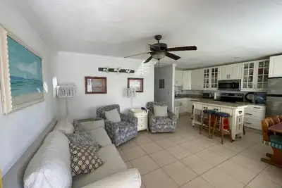 Image de Freeport Grand Bahamas: Coral Beach Family Friendly Condo- steps to the beach!