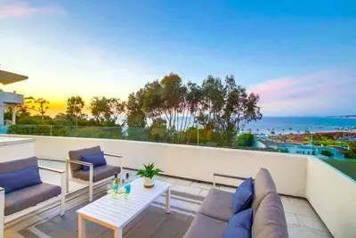 Image de Panoramic View Estate * 3 Levels * 4 Outdoor Spaces