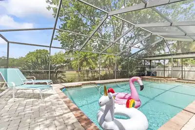 Image de Free Heated Pool ~ Game room ~ 3mi-> beach ~ Lake view ~ King bed ~ Bikes