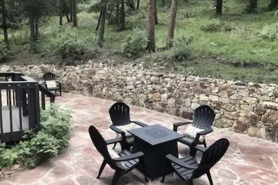 Image de Awesome setting! ! 3 bedroom 2 bath close to downtown and Rmnp