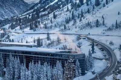 Image de Cliff Club Crest 2bd Suite Ski In-ski out Condo with free entry to Cliff Spa