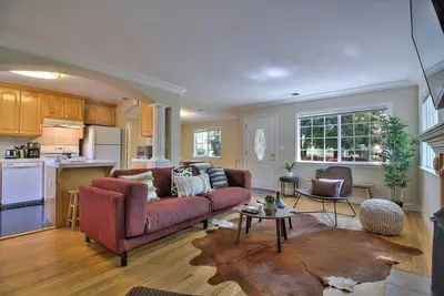 Image de Beautiful Menlo Park 2br near Caltrain, Retail & Cafes, by Blueground