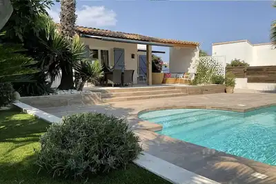 Image de Villa climatisée avec piscine, jardin et parking - 8 personnes, proche plage