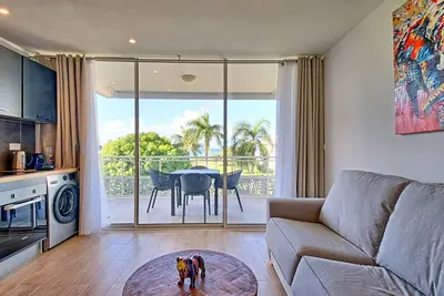 Image de Studio à Anse Marcel avec Air Conditionné et Parking