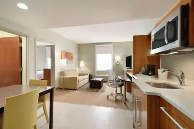 Image de Modern Comfort: Free Parking, Pets Allowed & Breakfast Treat in Florida City!