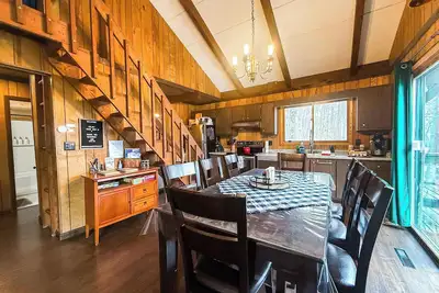 Image de Mountain Top Chalet ~ A/C & Close to Rec Trails!