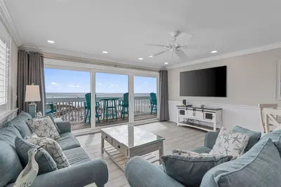 Image de Beachfront 2br Escape with Gorgeous Views