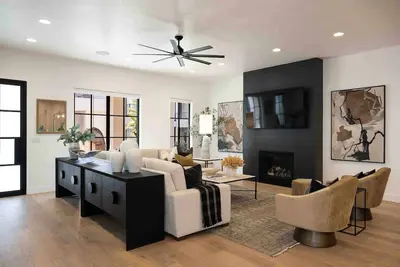 Image de Designer Digs: Desert Color Lagoon + Beaches
