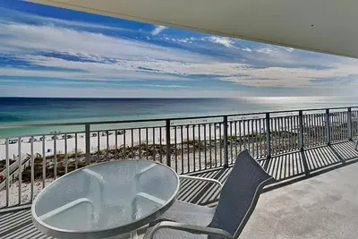Image de Blu 606 - Luxury 2 Bd Beachfront Condo - Beach Bliss Awaits!