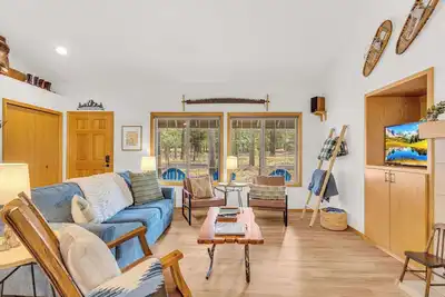 Updated 3bedr Northside Sunriver, Hot tub, Pets ok