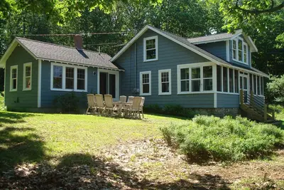 Image de Traditional Maine cottage with ample privacy on beautiful Sebago Lake!