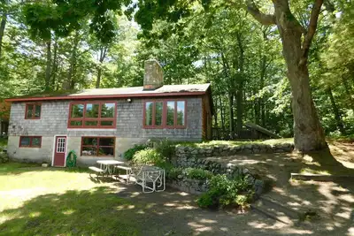 Image de Charming pet-friendly Maine camp in a peaceful cove on Little Sebago.