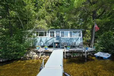 Image de Pet-friendly cottage on the edge of Crystal Lake with an unbeatable view!
