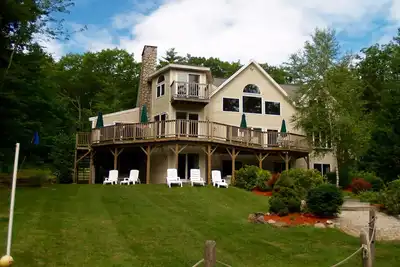 Image de Spacious 8 bedroom 4 bathroom home with private water frontage on Moose Pond!